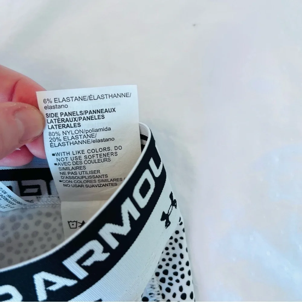 Under Armour Black and White Leggings with Modern Style